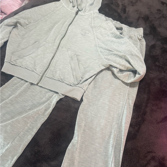 PINK Victoria's Secret sage green   Set with Zip-Up Jacket - Picture 5 of 5